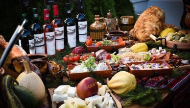 Resortul enoturistic Casa Timis, din podgoria Dealu Mare, a pregătit meniuri speciale pentru festivitățile de Ziua națională a României de 1 Decembrie, ca și pentru un Crăciun 2021 plin de magie