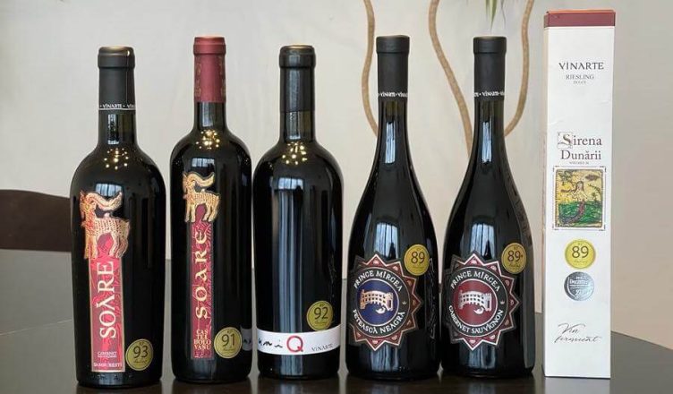 Vinuri cu puncte Robert Parker Wine Advocate de la VINARTE sunt disponibile la rafturile din România