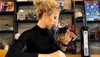 Canalul de Youtube "Adelina și vinurile medaliate" conține recomandări video de vinuri a căror calitate a fost validată de specialiști