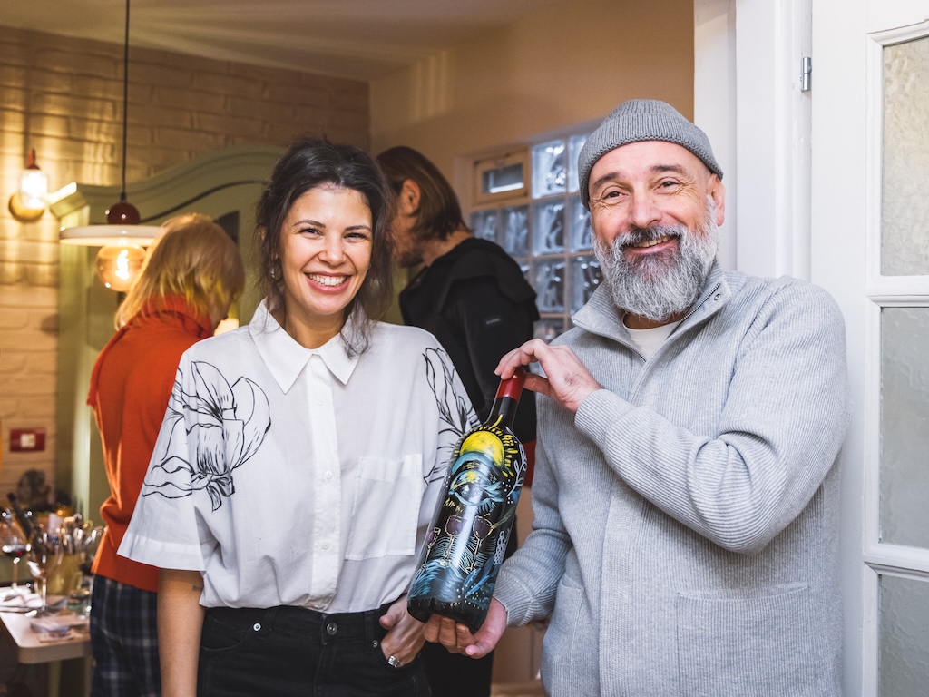 Degustare de Aur cu vinuri românești medaliate, pictură live și donații caritabile la Numinos Space 39, în București