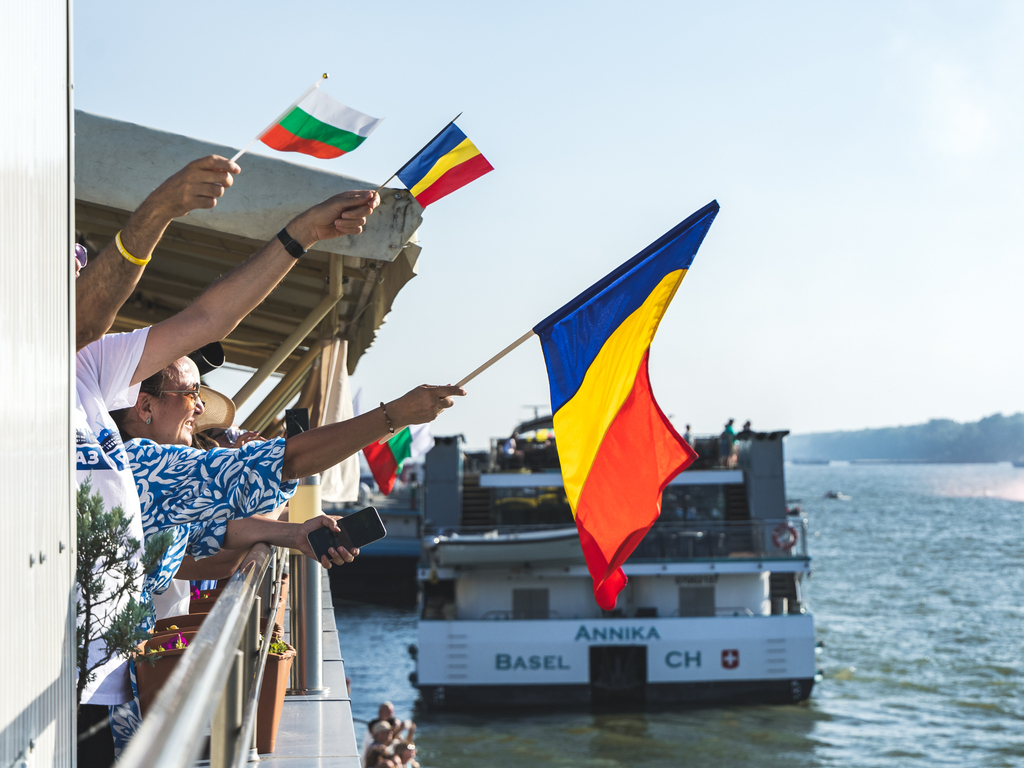 Vinul a unit malurile Dunării la Ruse. O degustare transfrontalieră și o paradă de ambarcațiuni pe fluviu